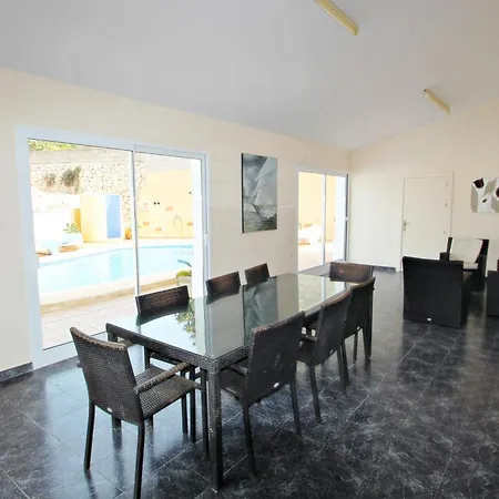Angevic - A Delightful Located In The Town Of Villa *